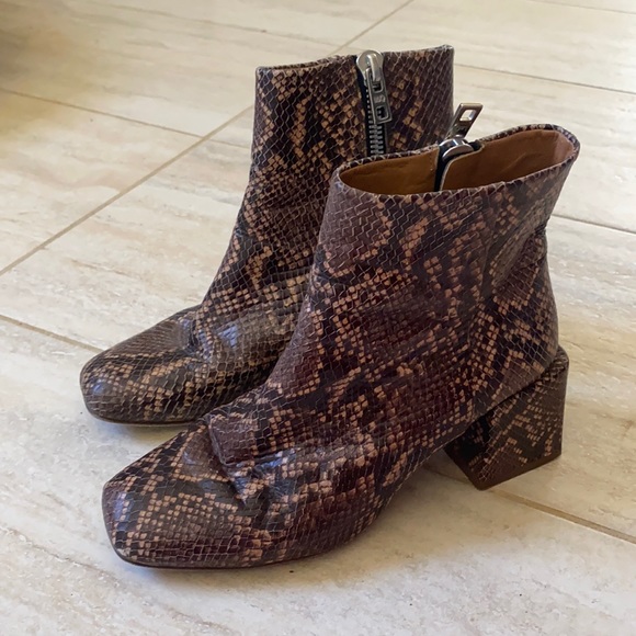 LoQ Lazaro Boot in Snake Print - Picture 1 of 6